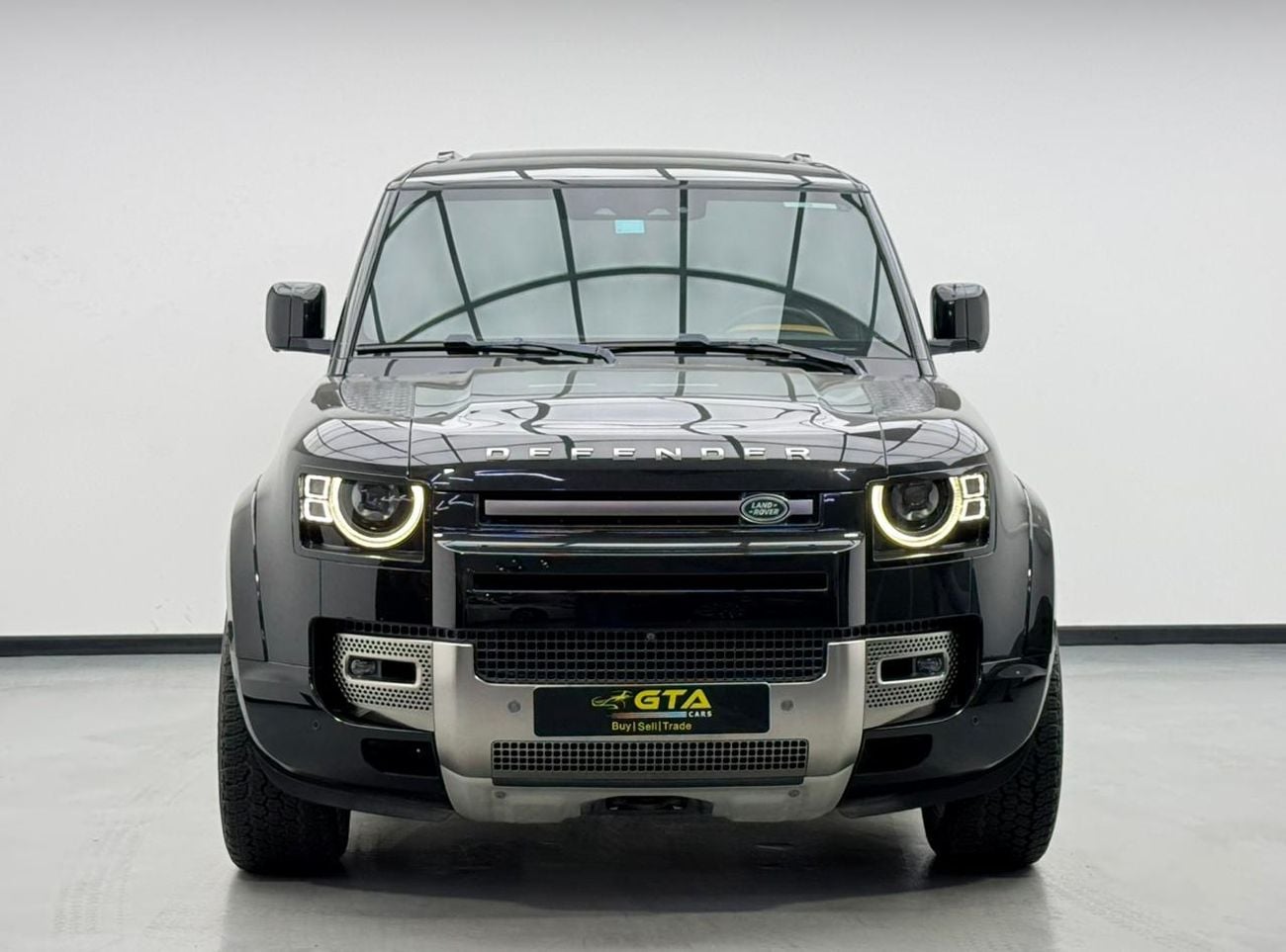 Land Rover Defender 2023 Land Rover Defender 90 X Dynamic P400, 2027 LR Warranty, Full LR Service History, GCC