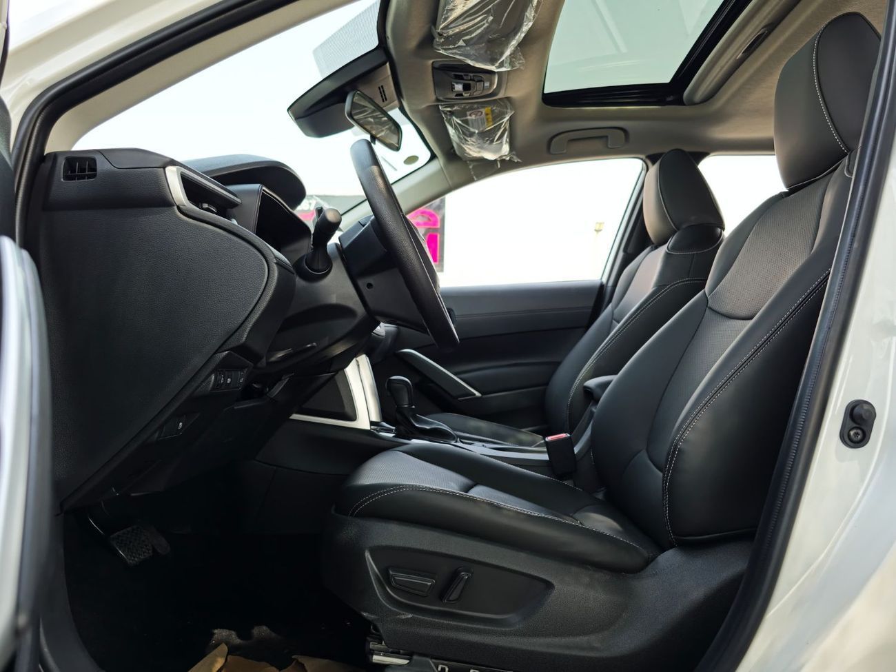 تويوتا كورولا كروس TOYOTA COROLLA CROSS 2.0L ELITE PLUS - FULL - 2025 - WHITE INSIDE BLACK