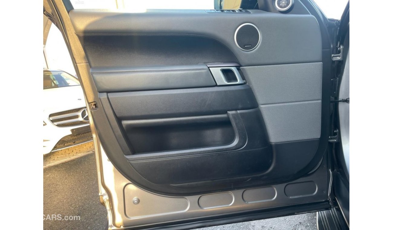 Land Rover Range Rover Range Rover 7 seats SE_GCC_2015_Excellent Condition _Full option