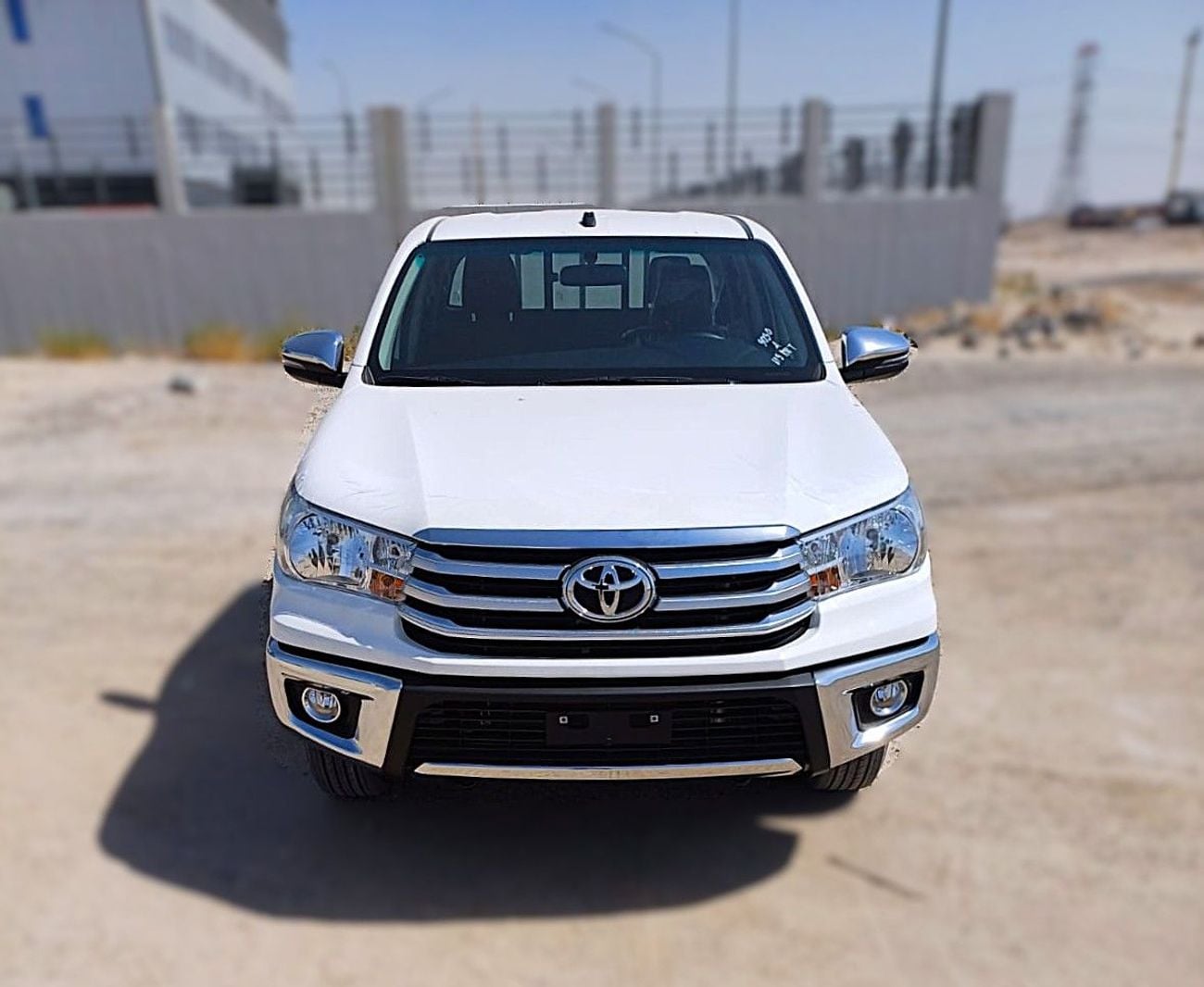 Toyota Hilux SR5 Toyota Hilux SR5 D.C 2.7L Petrol A/T 4*4 GCC White Color 2026 Model