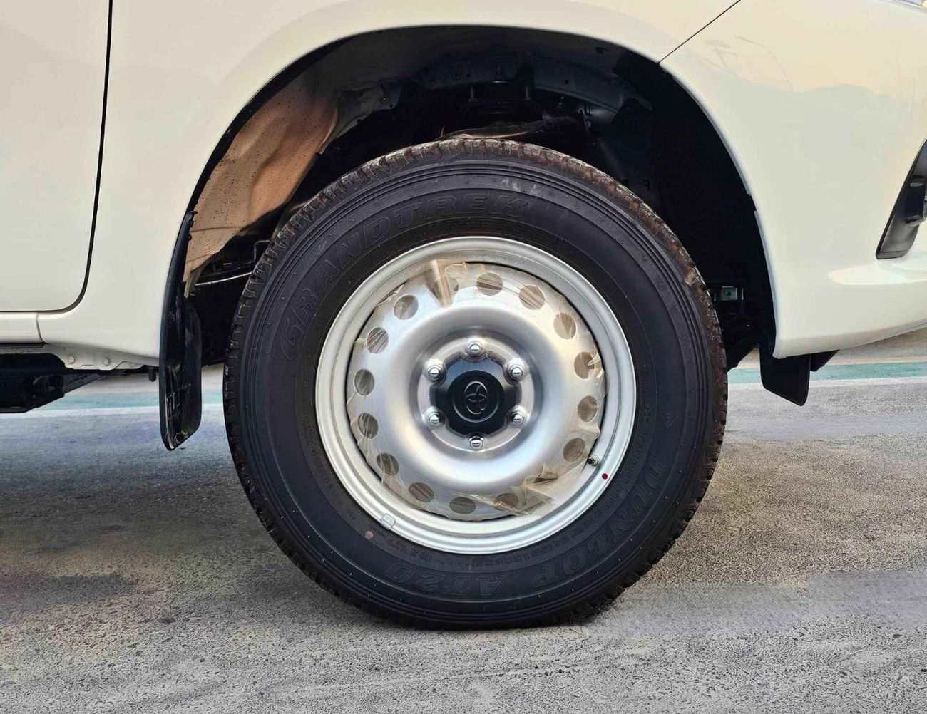 Toyota Hilux NARROW BODY / DLX-G / 2.4L V4 DIESEL / DOUBLE CABIN / 6 STR (CODE # HDLXG1)