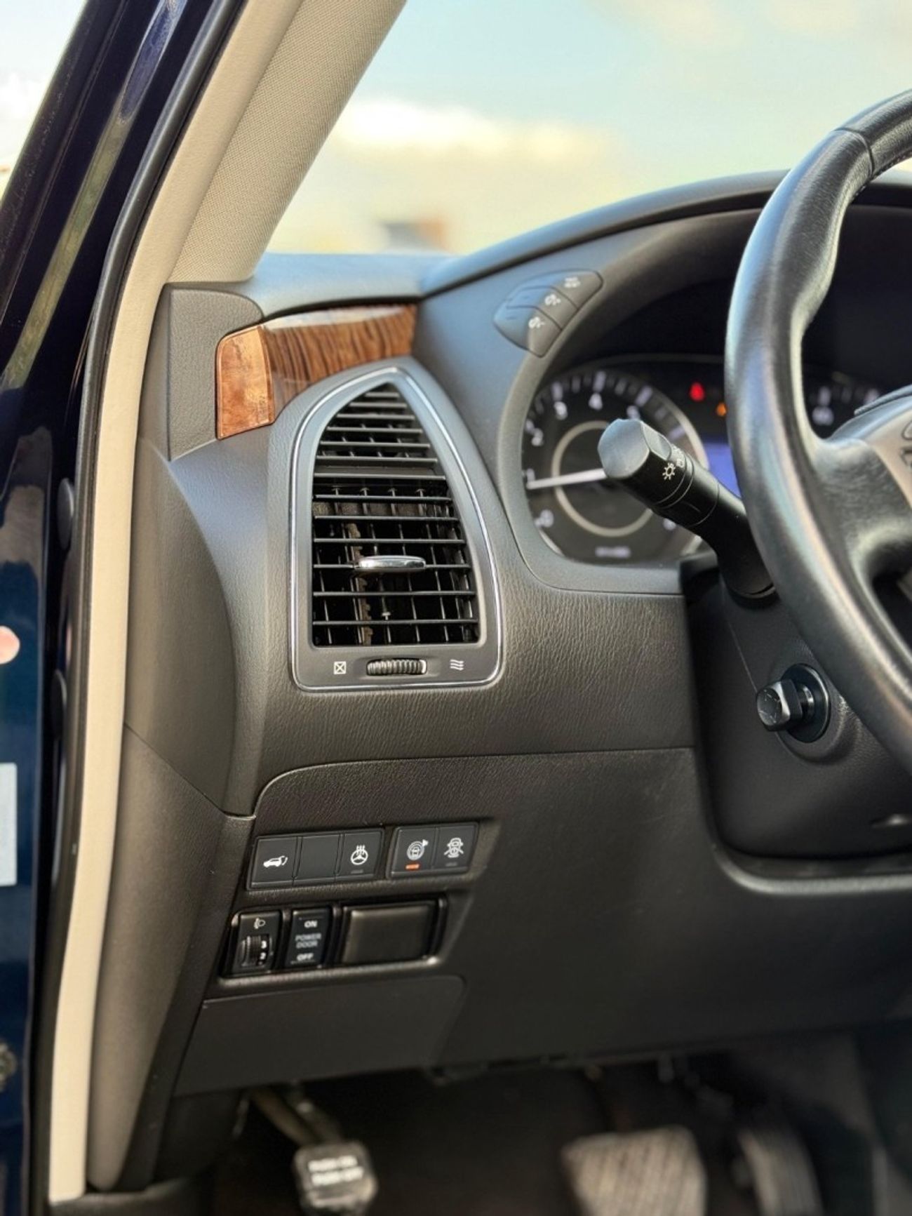 نيسان أرمادا Nissan Armada 4WD Platinum Full Option