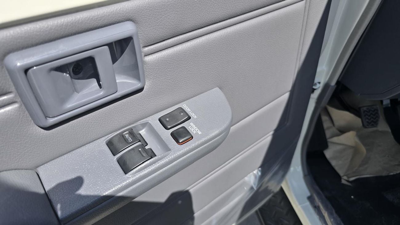 Toyota Land Cruiser Pick Up LC79 SC 4.2 MT 2025 P/W & diff lock