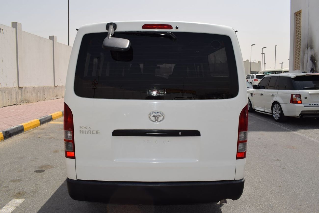 تويوتا هاياس Toyota Hiace Std Roof Bus 13 seater, Model:2015.Excellent condition