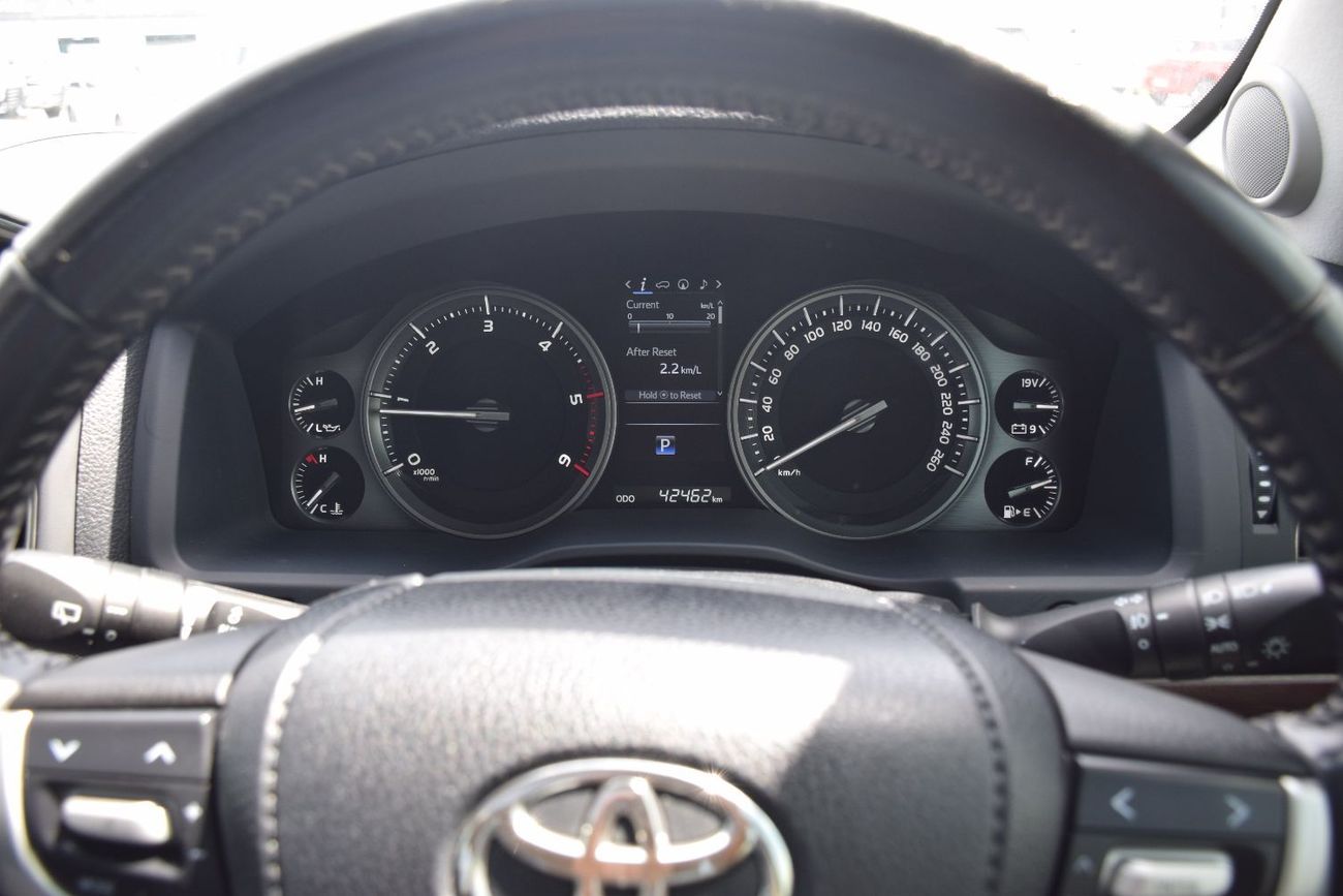 Toyota Land Cruiser VXR VX FULL OPTION DIESEL 4.5L RHD (Export Only)
