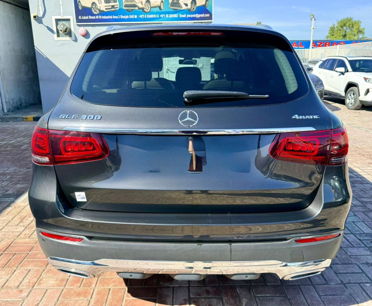 مرسيدس بنز GLC 300 2020 Mercedes benz GLC C300 4matic 4x4 full option Panoramic roof. 360 cameras. Auto parking etc