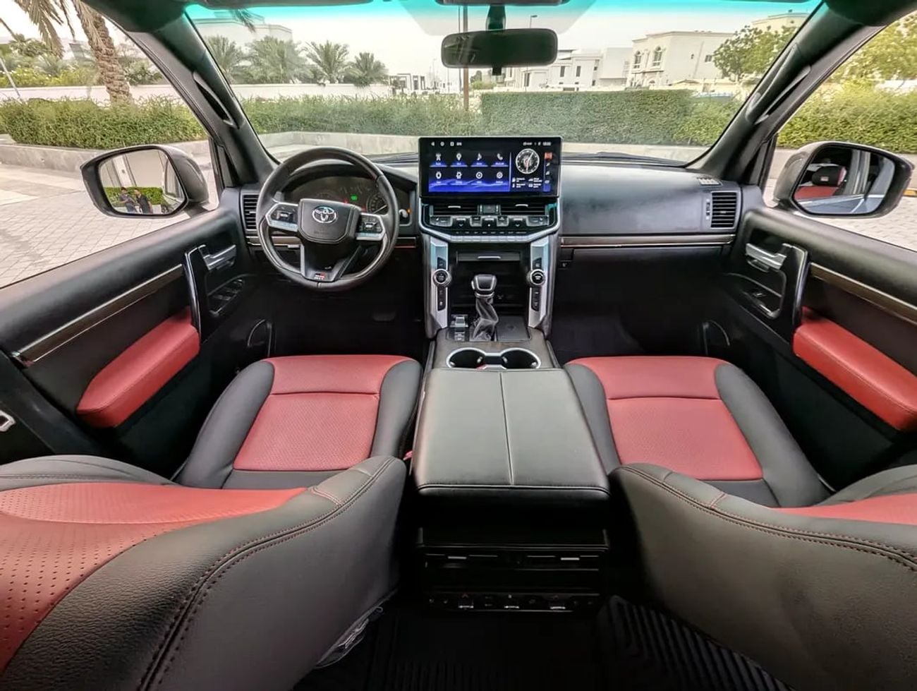 Toyota Land Cruiser GXR Facelifted With Interior and Exterior GCC Specs