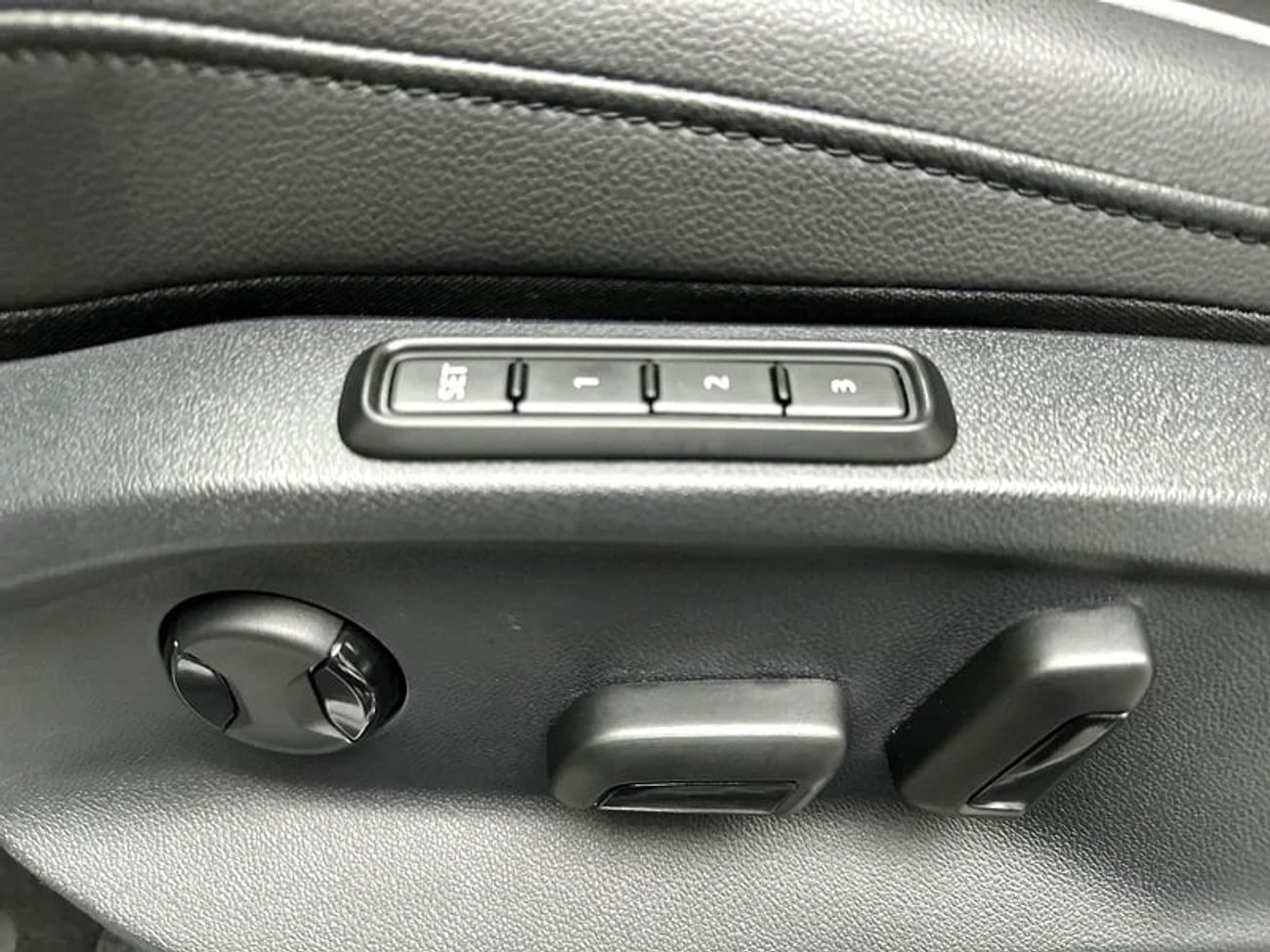 Volkswagen Tiguan Life 1.4L Life with Leather Seats (REF#71558)