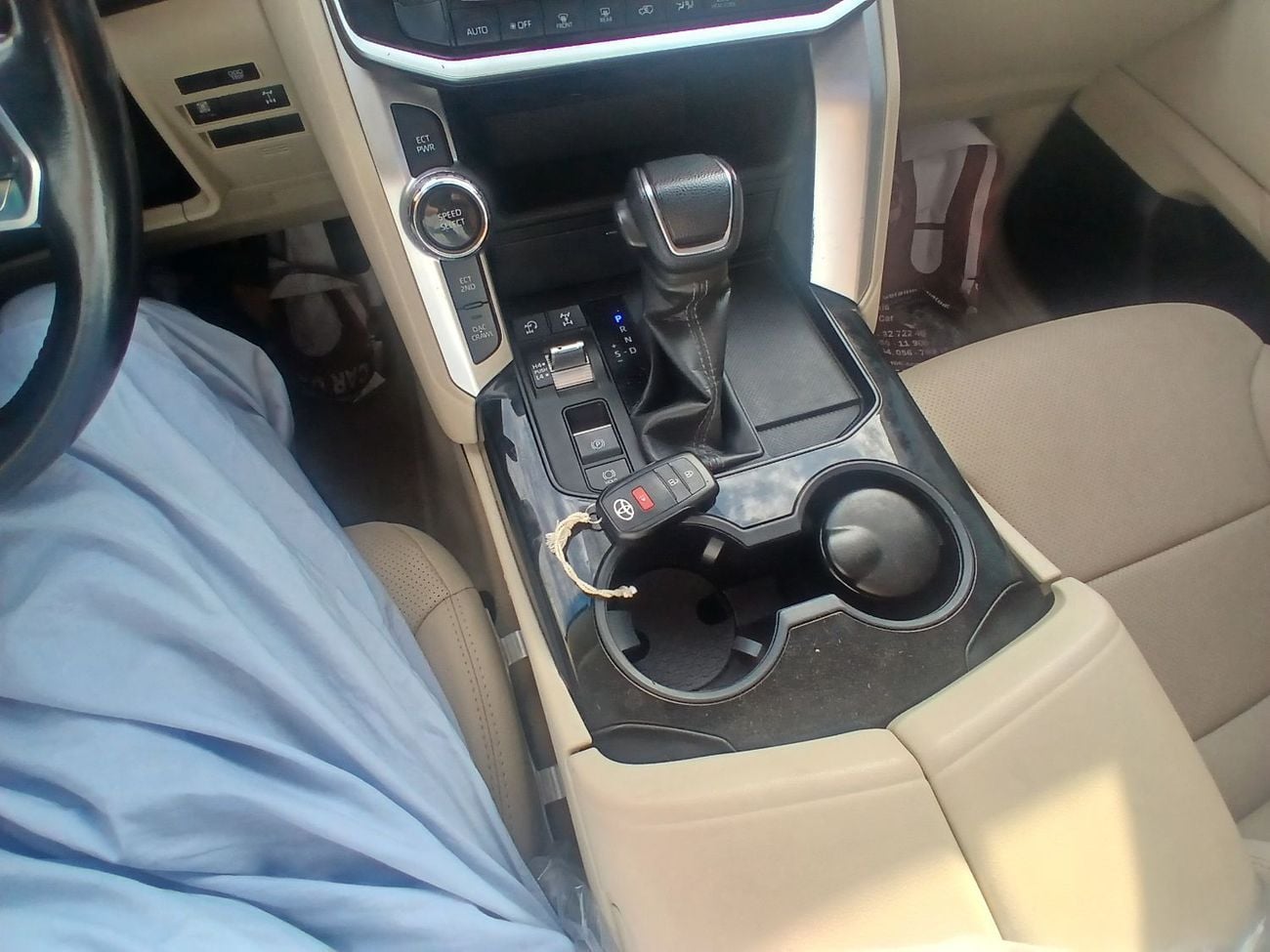 تويوتا لاند كروزر Toyota landcruise 2022MODEL 4.0L petrol Engine v6 Colour Brown push start Sunroof Transmission Autom