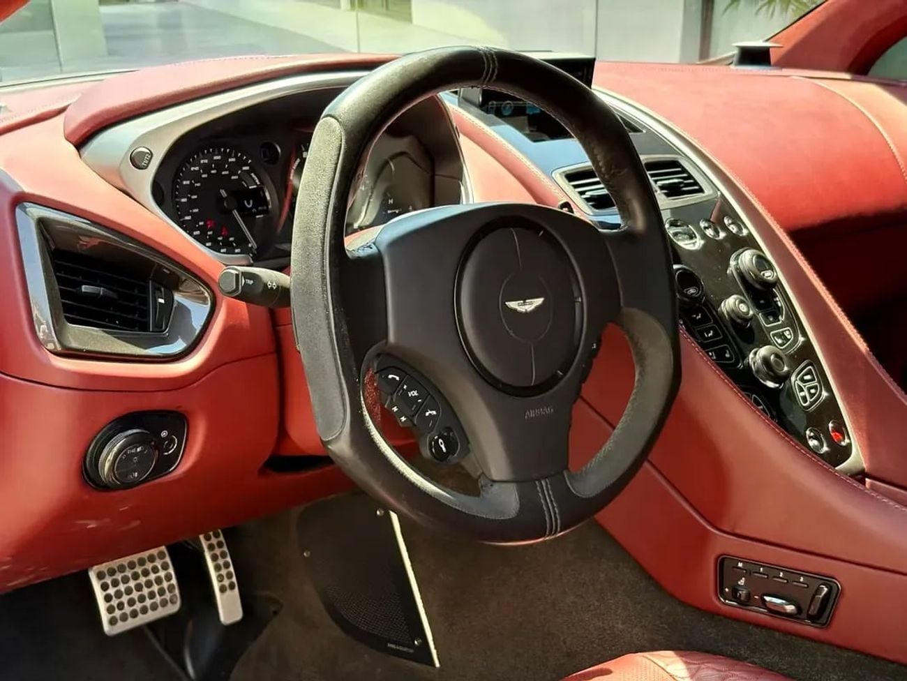 أستون مارتن فانكويش STD  EID SALE | 1 YEAR FREE WARRANTY | ASTON MARTIN VANQUISH | V12 | 2014 | GCC SPECS
