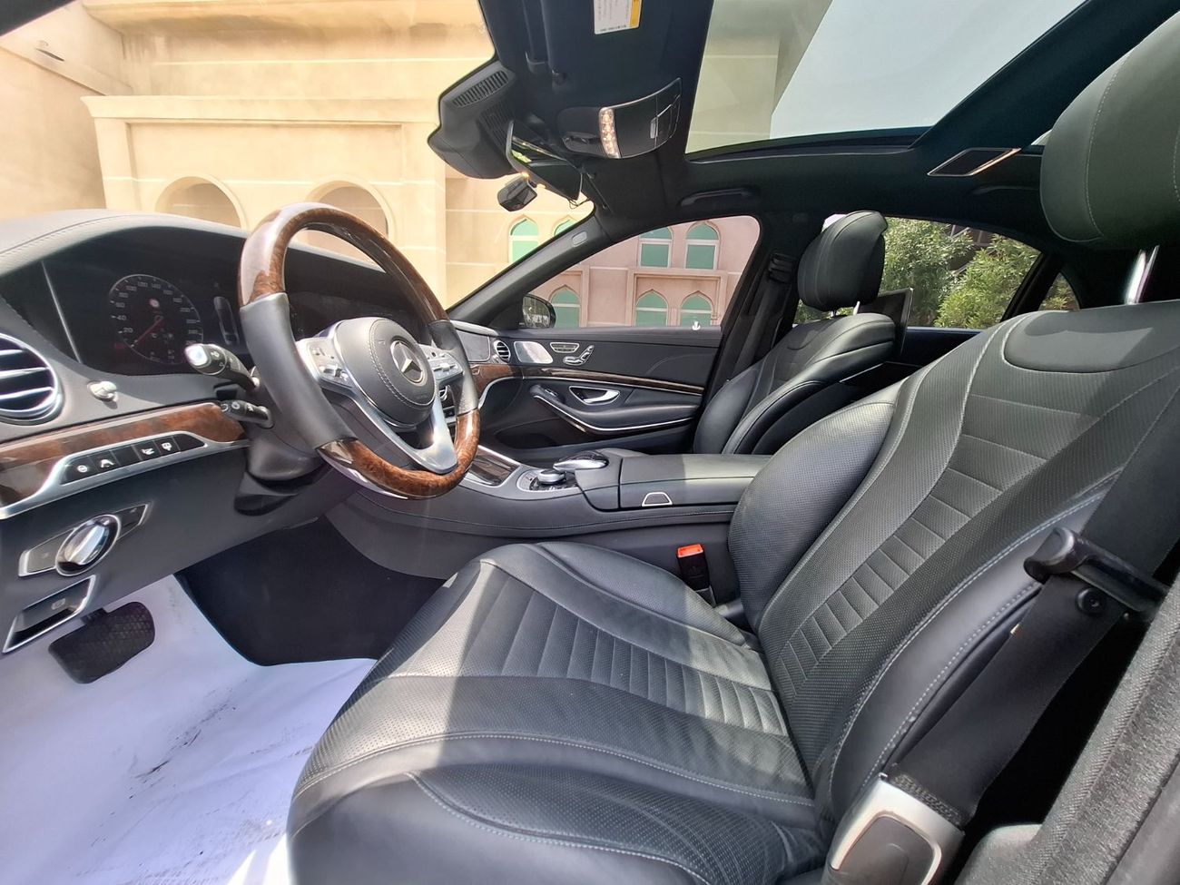 Mercedes-Benz S 560 Std 4.0L (463 HP) Mercedes-Benz S560L 2020 full option  vip