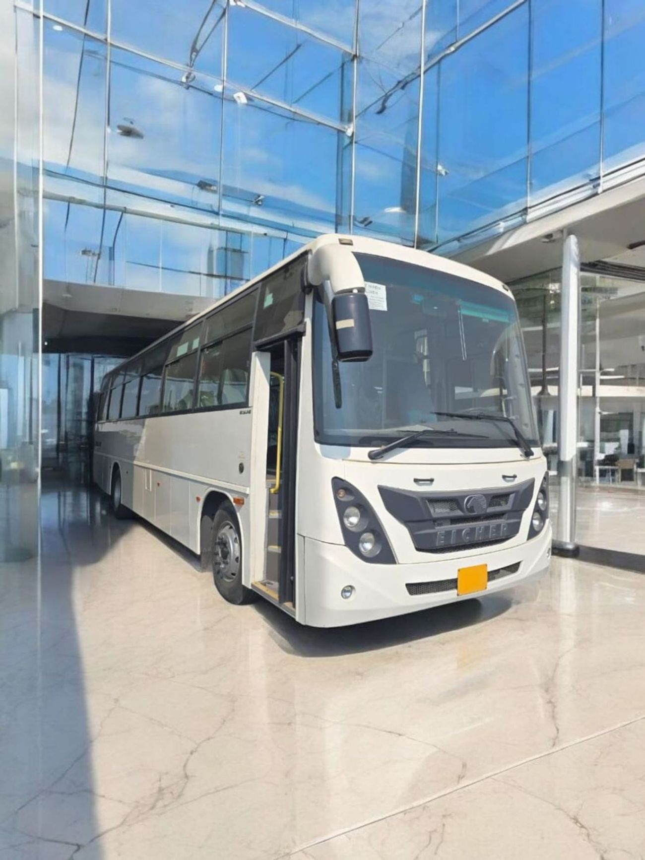 ايشر سكاي لاين Eicher skyline executive model 20.15 65+D seater MY-2022