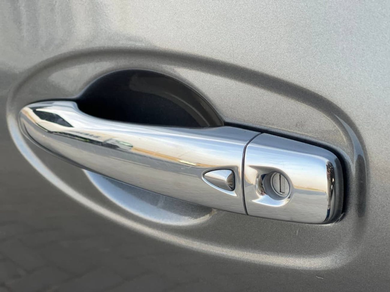 نيسان روج SL / V4 2.5 لتر / فتحة سقف بانورامية / شاشة كبيرة / دفع رباعي / جنوط / بحالة ممتازة