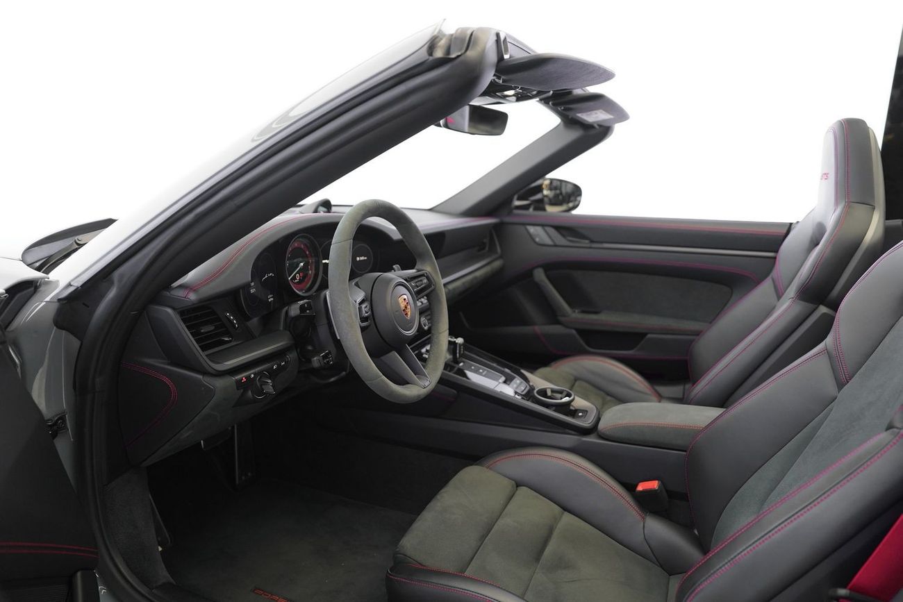 بورش 911 Carrera GTS 3.0L (475 HP) Convertible