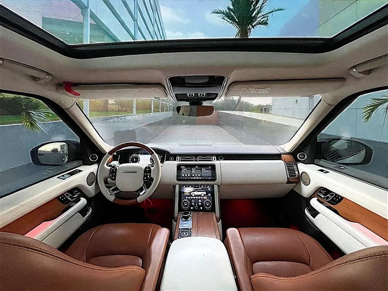 لاند روفر رينج روفر 2,064 P.M Pristine HSE V6 | GCC Specs | Low Mileage
