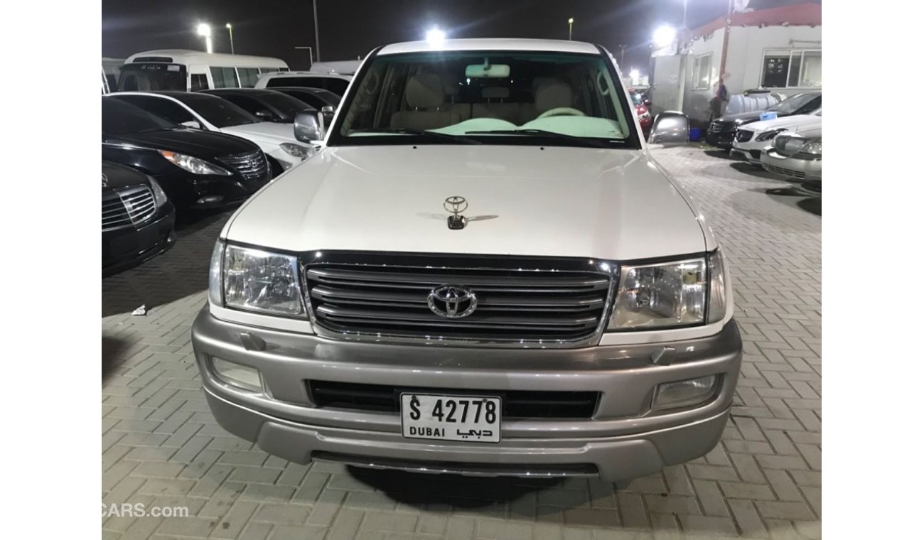 Toyota Land Cruiser تويوتا لاند كروزر2005 خليجي بحالة نظيفة