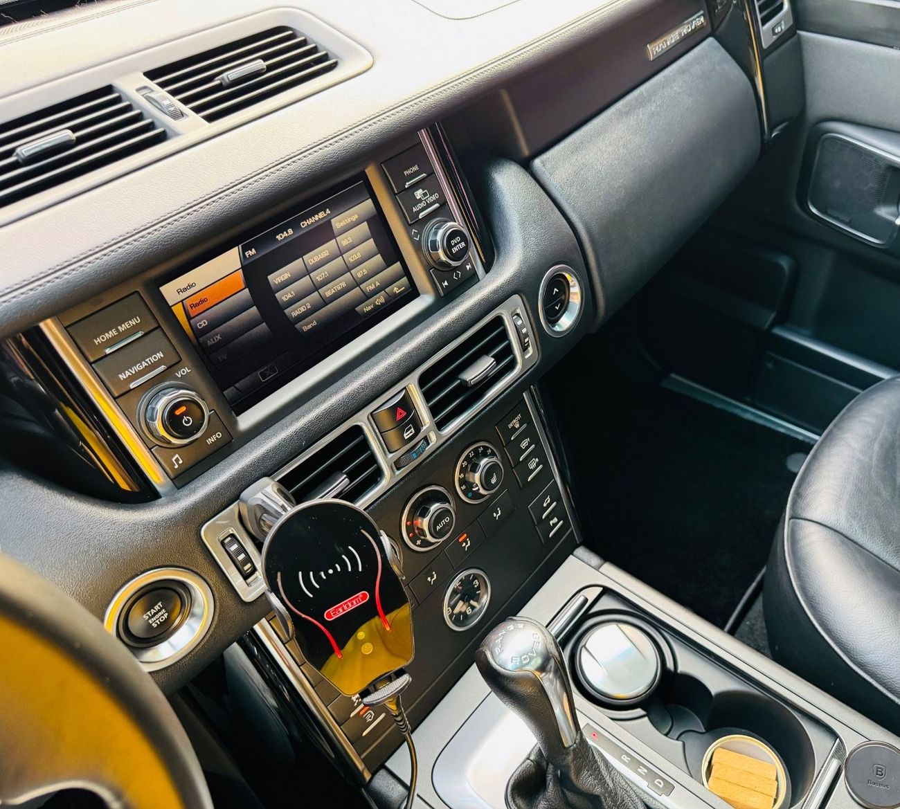 Land Rover Range Rover GCC .. HSE .. V8 .. Perfect Condition .. Top Range .. 2 keys