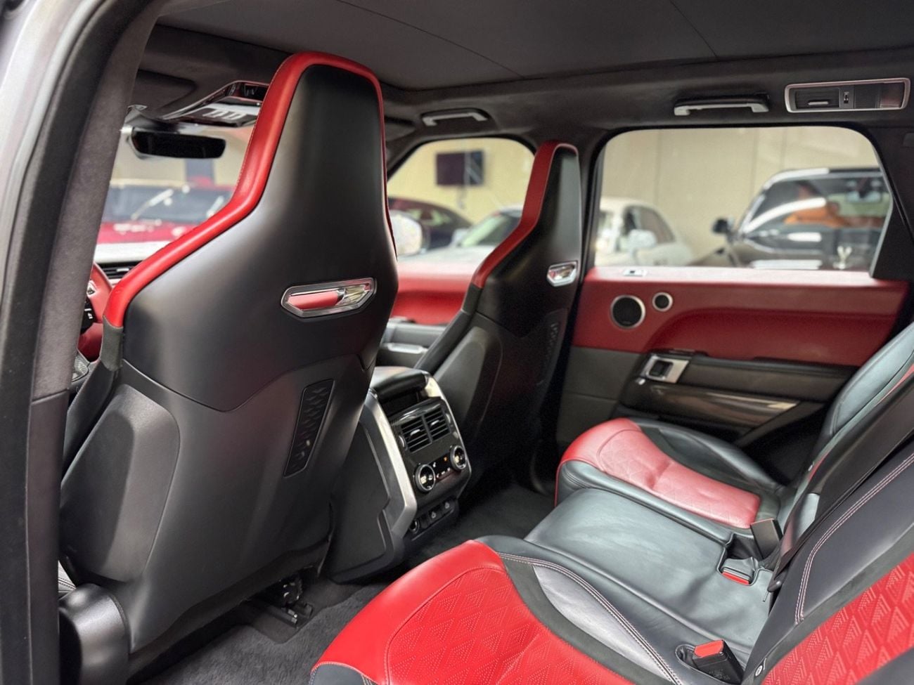 Land Rover Range Rover Sport SVR 5.0L (575 HP) AWD