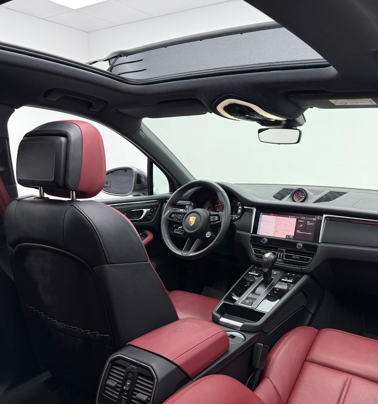 Porsche Macan T 2.0L (260 HP) 2024 Porsche Macan T, 2026 Porsche Warranty, Full Porsche Service History, Very Low