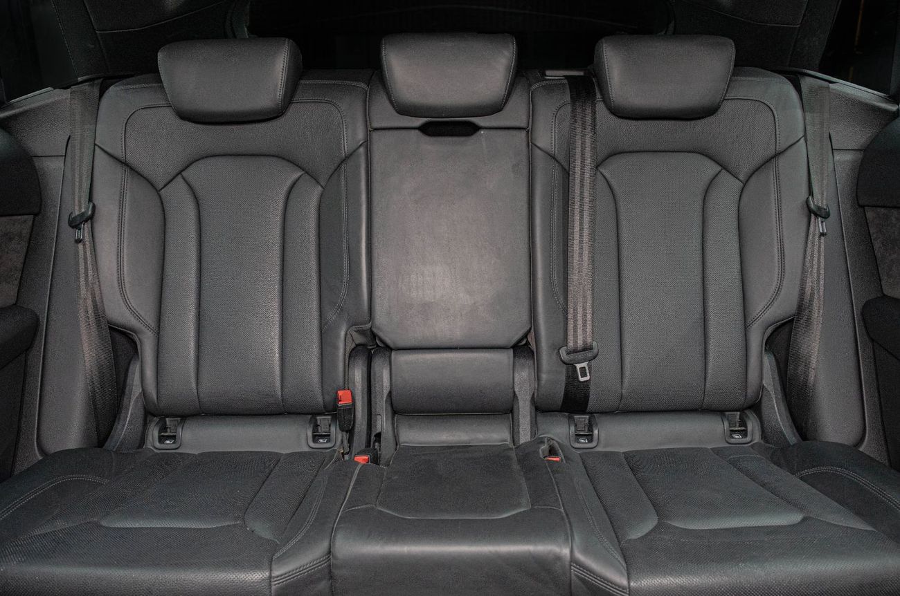 Audi Q8 55 TFSI quattro S-Line 3.0L (340 HP)