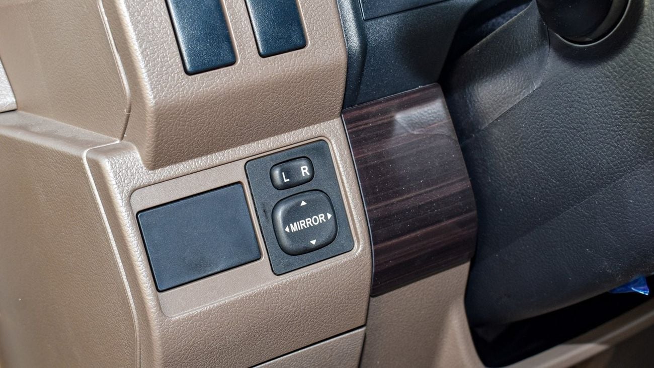 Toyota Land Cruiser 70 4.0L V6 A/T