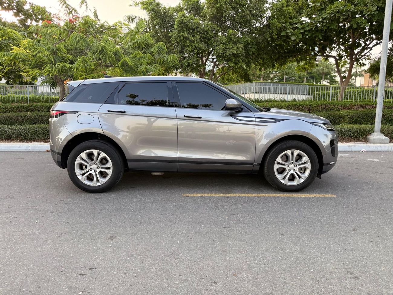 Land Rover Range Rover Evoque P200 R-Dynamic S 2.0L