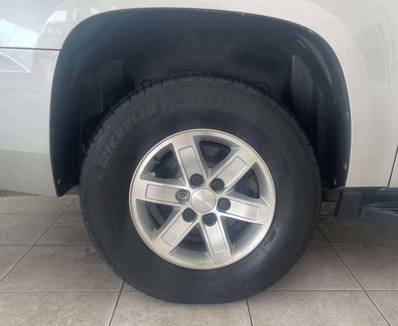 GMC Yukon XL 5.3L-8CYL SUNROOF EXCELLENT CONDITION