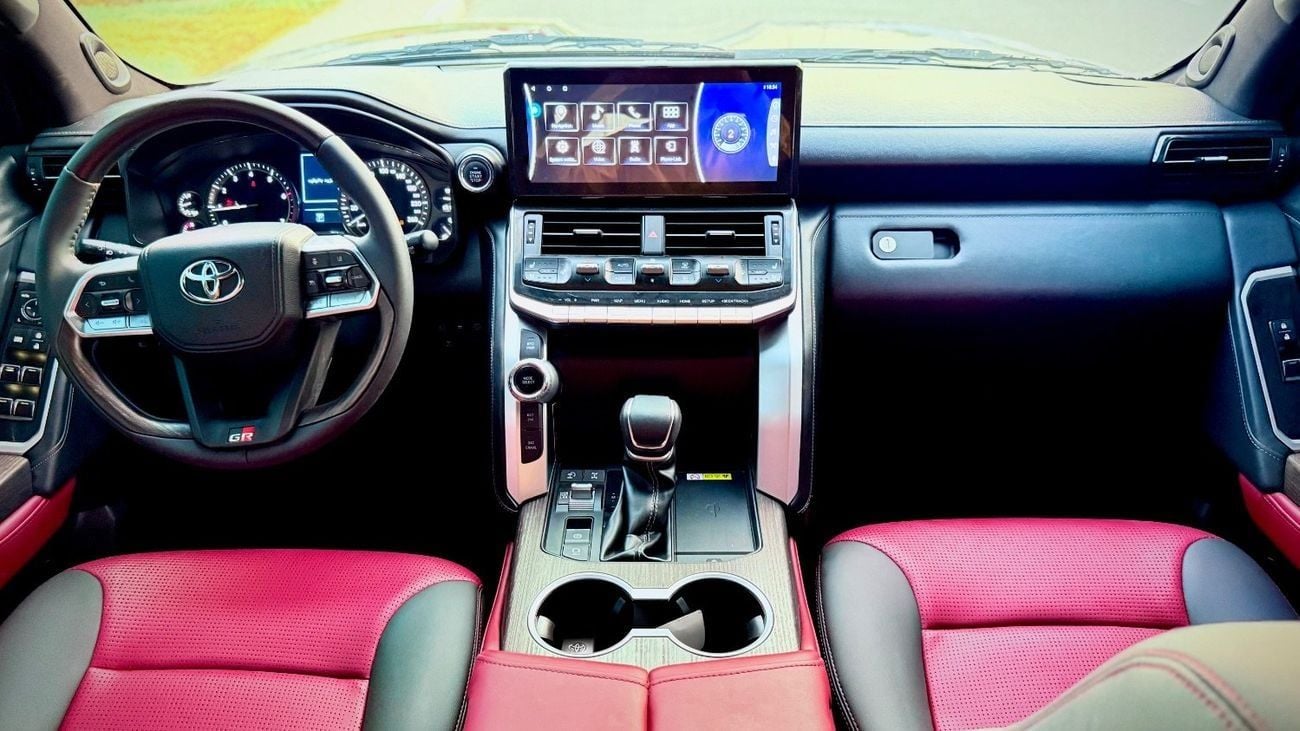 تويوتا لاند كروزر 2018 Model Facelift to 2025 LC300 Exterior and Interior Both Full Option V6 Engine