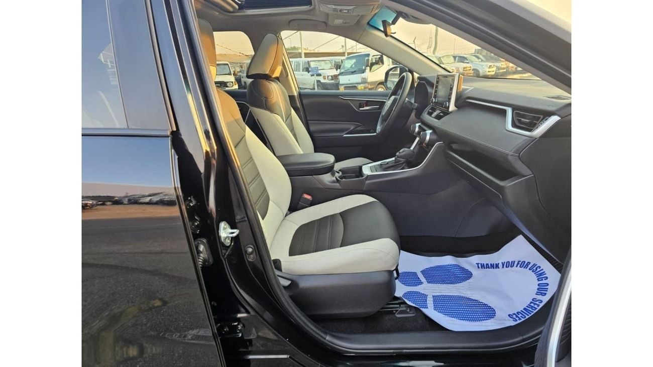 Toyota RAV4 “Offer”2021 Toyota Rav4 XLE AWD Hybrid Full Option 2.5L V4 - AWD 4x4 --UAE PASS