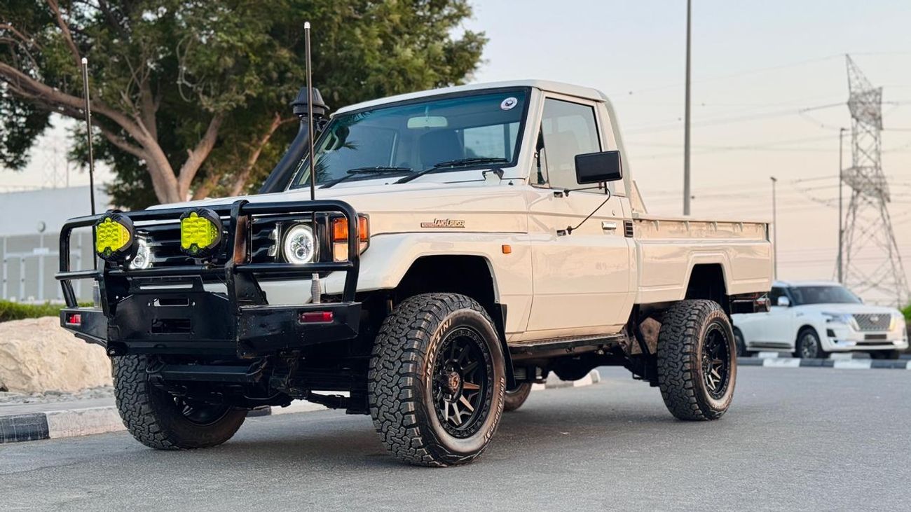 Toyota Land Cruiser Pick Up SINGLE CABIN | MANUAL TRANSMISSION | 4.2L DIESEL ENGINE | BULL BAR