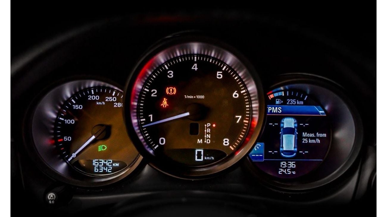 بورش ماكان 2023 Porsche Macan, 2025 Porsche Warranty, Full Service History, Sports Exhaust, Low Kms, GCC