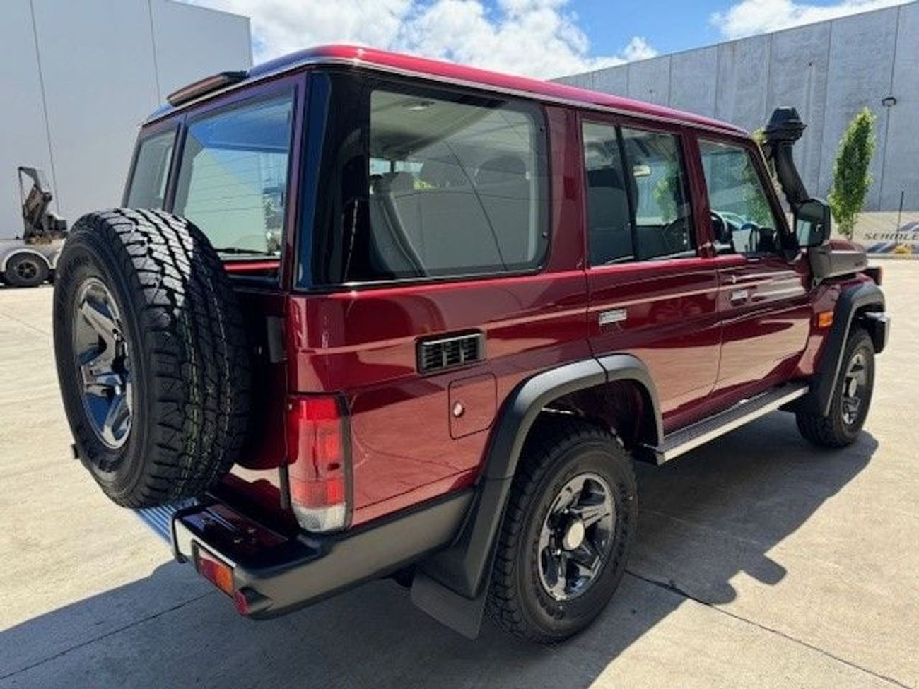 تويوتا لاند كروزر 70 AUTO DIESEL 2.8