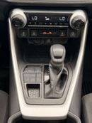 Toyota RAV4 XLE 2.5L  4X4 Sunroof, push start full option