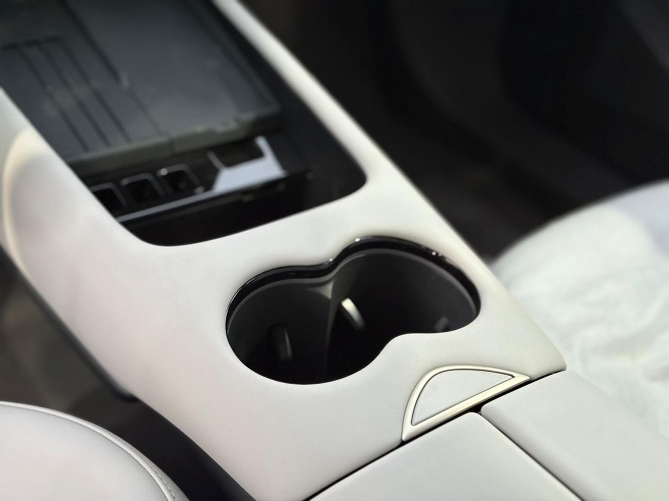 فولكس واجن ID.Unyx ELECTRIC 5 SEATS FULL OPTION