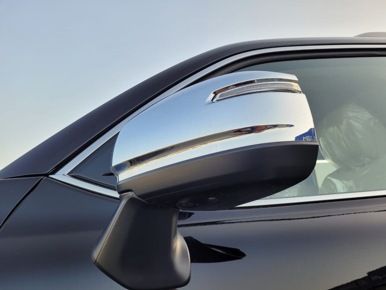 تويوتا لاند كروزر LC300 - RHD - 3.5 PET - ZX - 7 STR - Modellista Kit - MY 2023 - BLK_BEIG (FOR EXPORT ONLY)