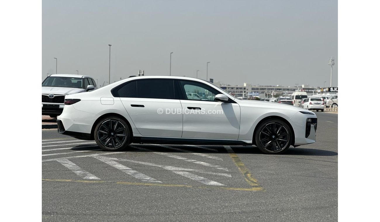 BMW i7 xDrive60 - MY 2023 - EUR SPEC - WHT_WHT - RANGE 590KM (LOCAL OFFER)