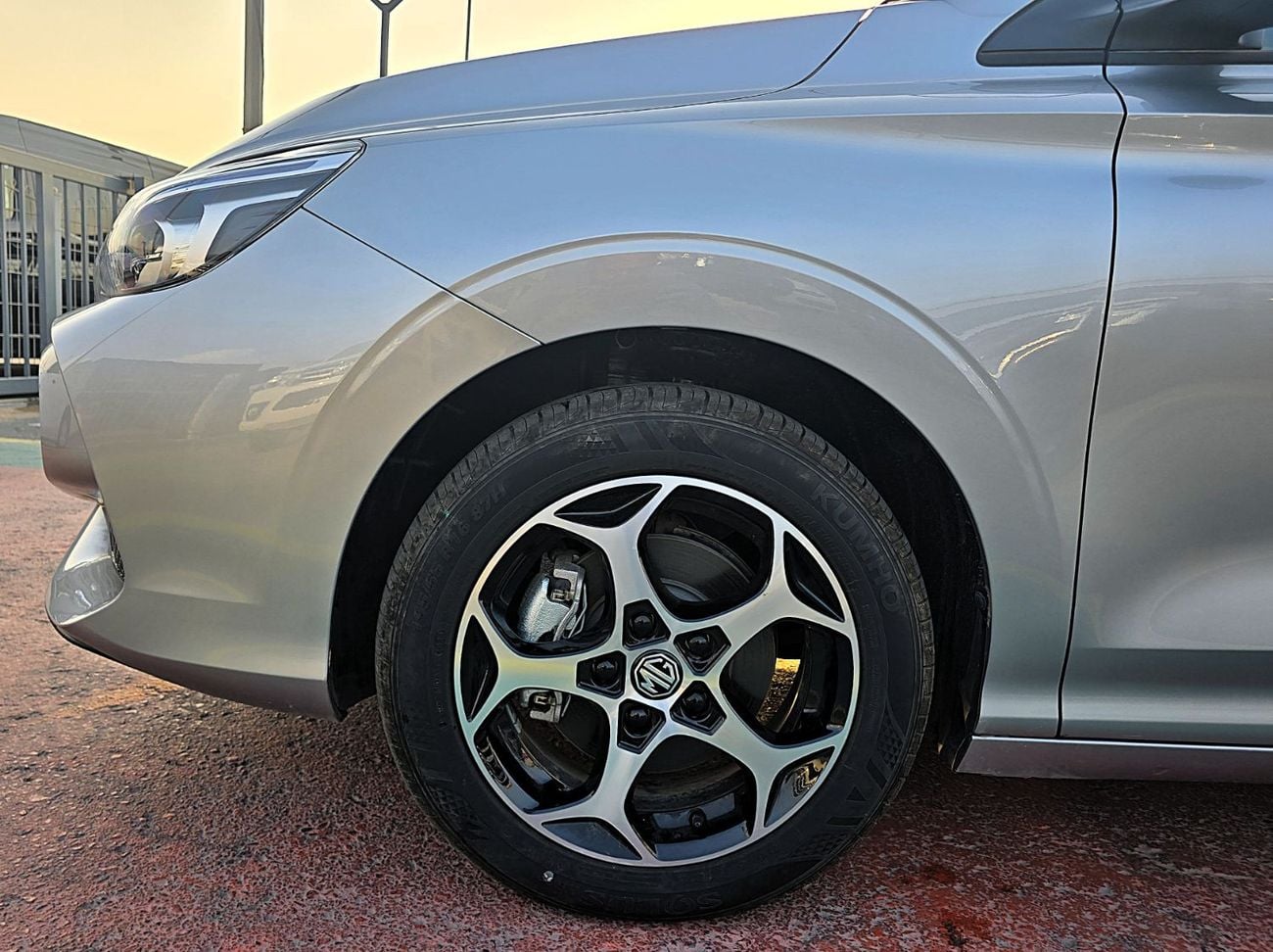 MG 3 COMFORT MG 3 1.5L A/T FWD Hatchback 4Doors Silver Color 2025 Model