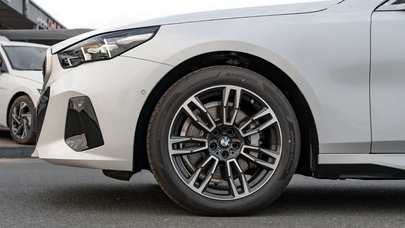 بي أم دبليو 530i 2026 | BMW 5 SERIES 530LI LEADING M SPORT PACKAGE [ EXPORT ONLY ]