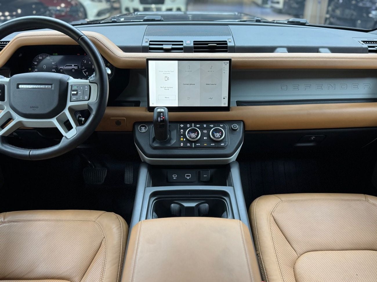 Land Rover Defender 130 SE P400 X Dynamic (7 Seater)