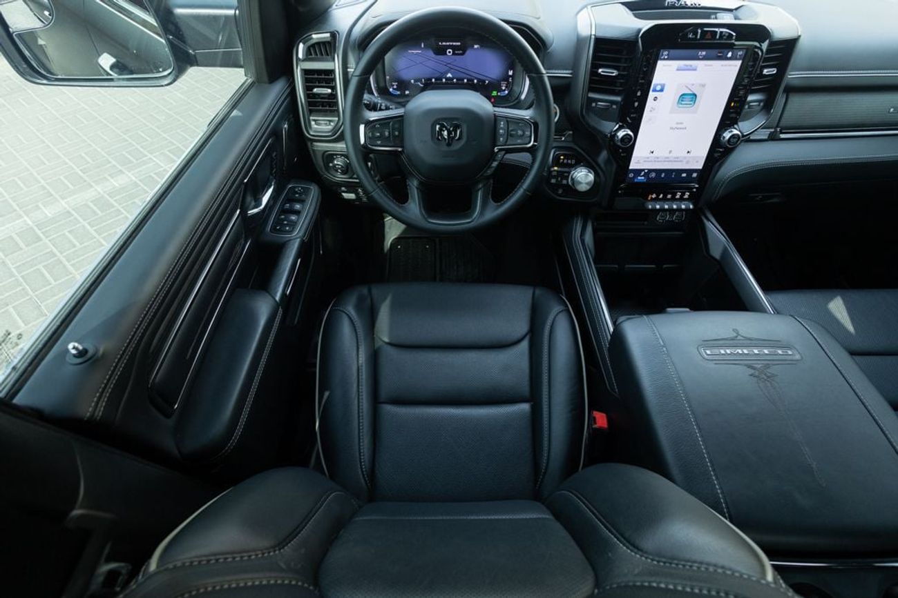 RAM 1500 Limited Crew Cab 5.7L