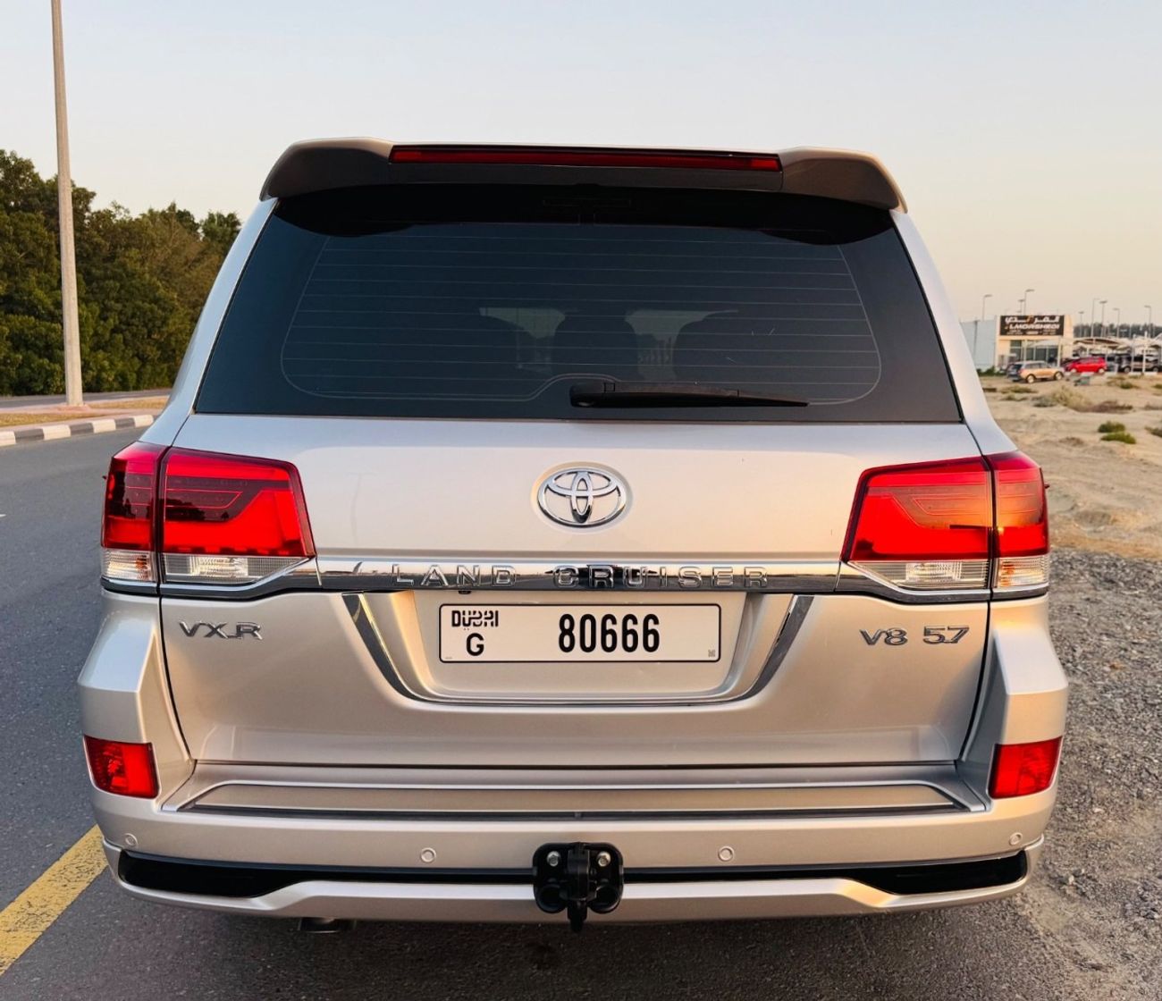 Toyota Land Cruiser VXR 5.7L 4WD