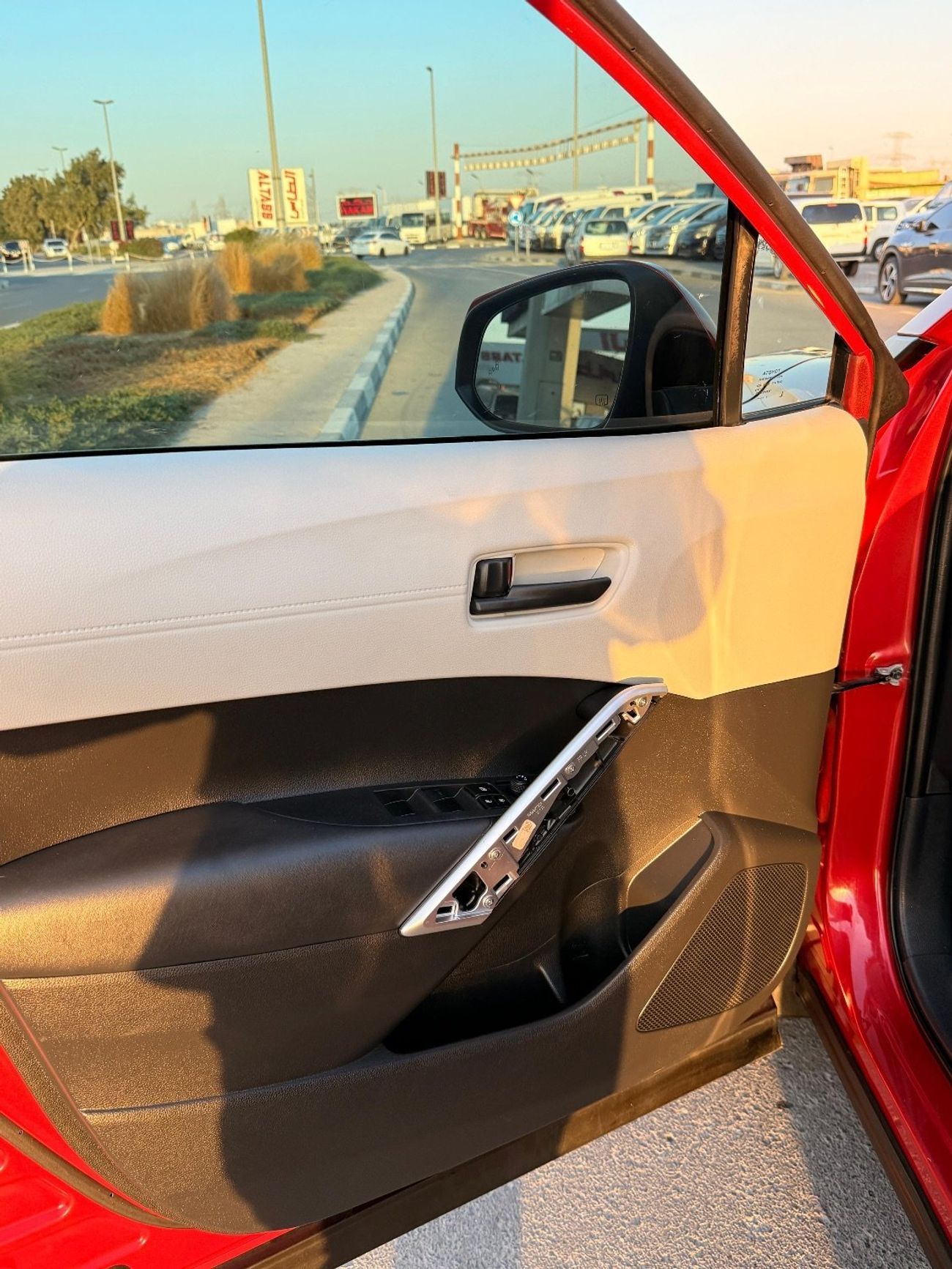 تويوتا كورولا كروس Full option 2.0 L Sunroof, push start