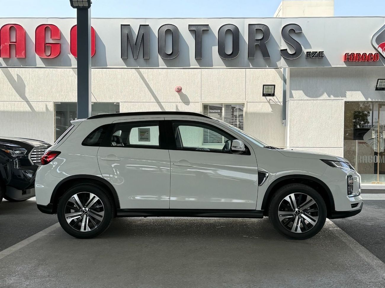 ميتسوبيشي ASX 2.0 LUXURY 4WD PANORAMA **EXPORT ONLY**التصدير فقط خارج الخليج***