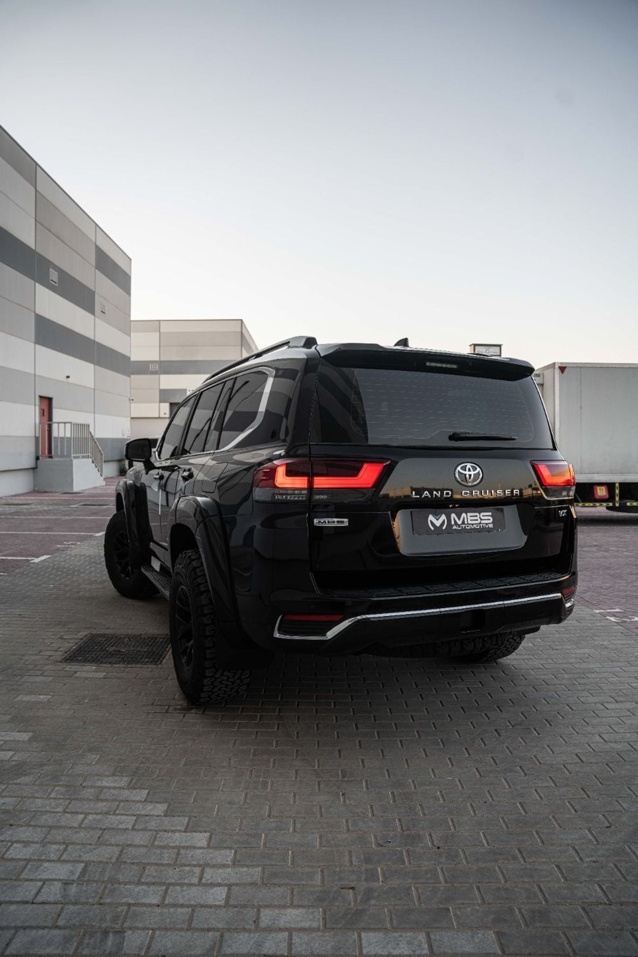 تويوتا لاند كروزر VXR