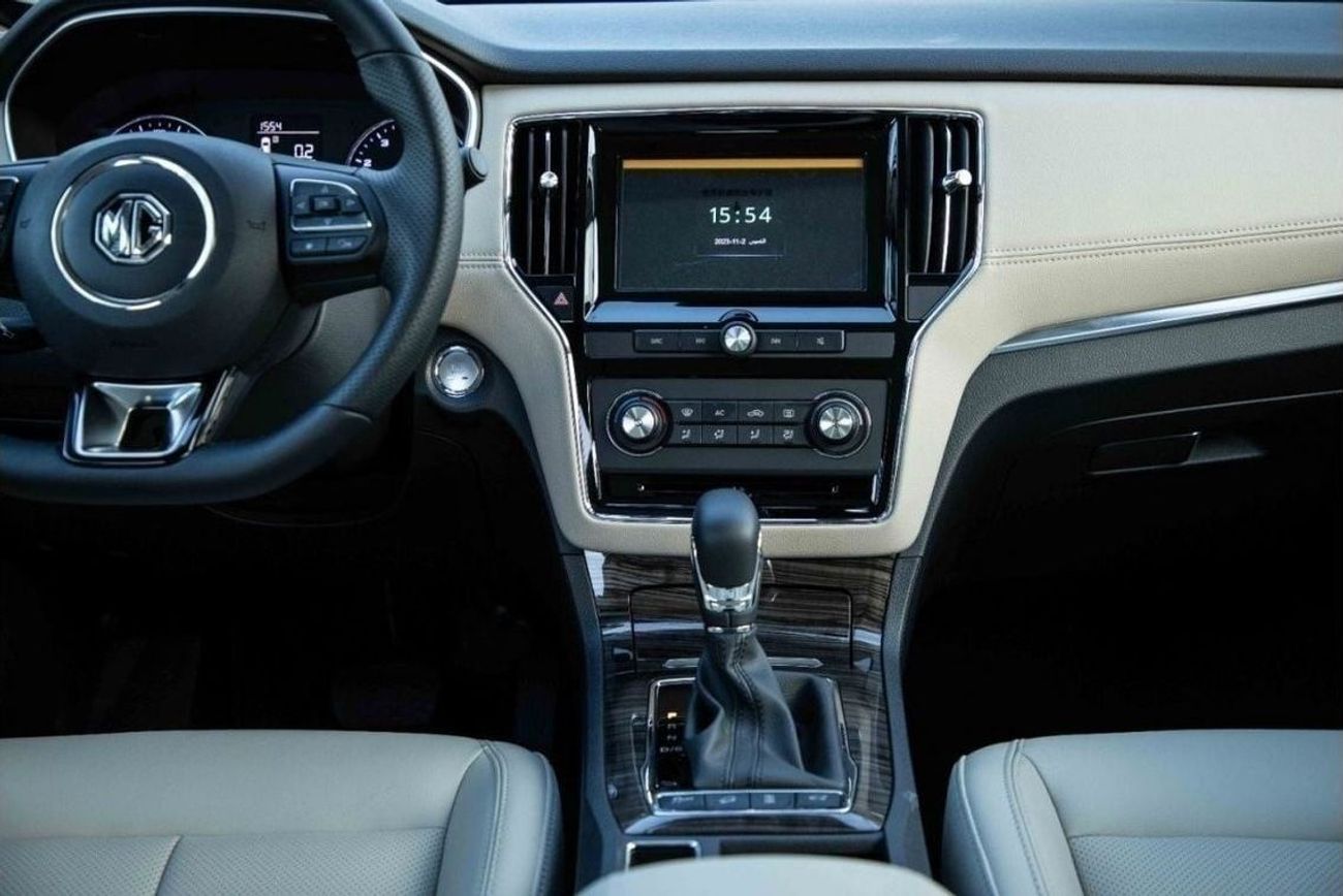 أم جي RX5 2023 MG RX5 2.0 AWD LUXURY - أسود من الداخل بيج