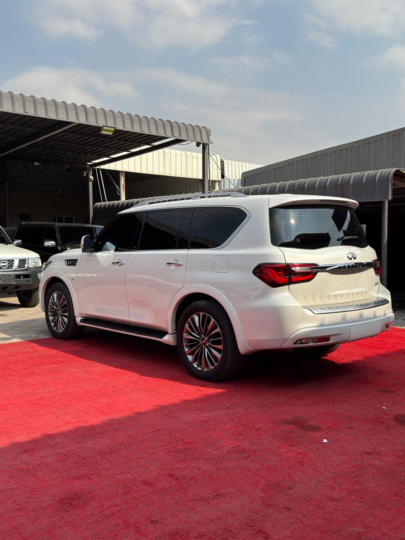 إنفينيتي QX80 Luxe 7st 5.6L