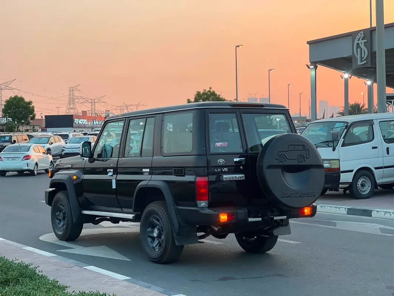 Toyota Land Cruiser 70 HT VXR LC 76 LX 4.0L A/T GCC Specs SAUDI