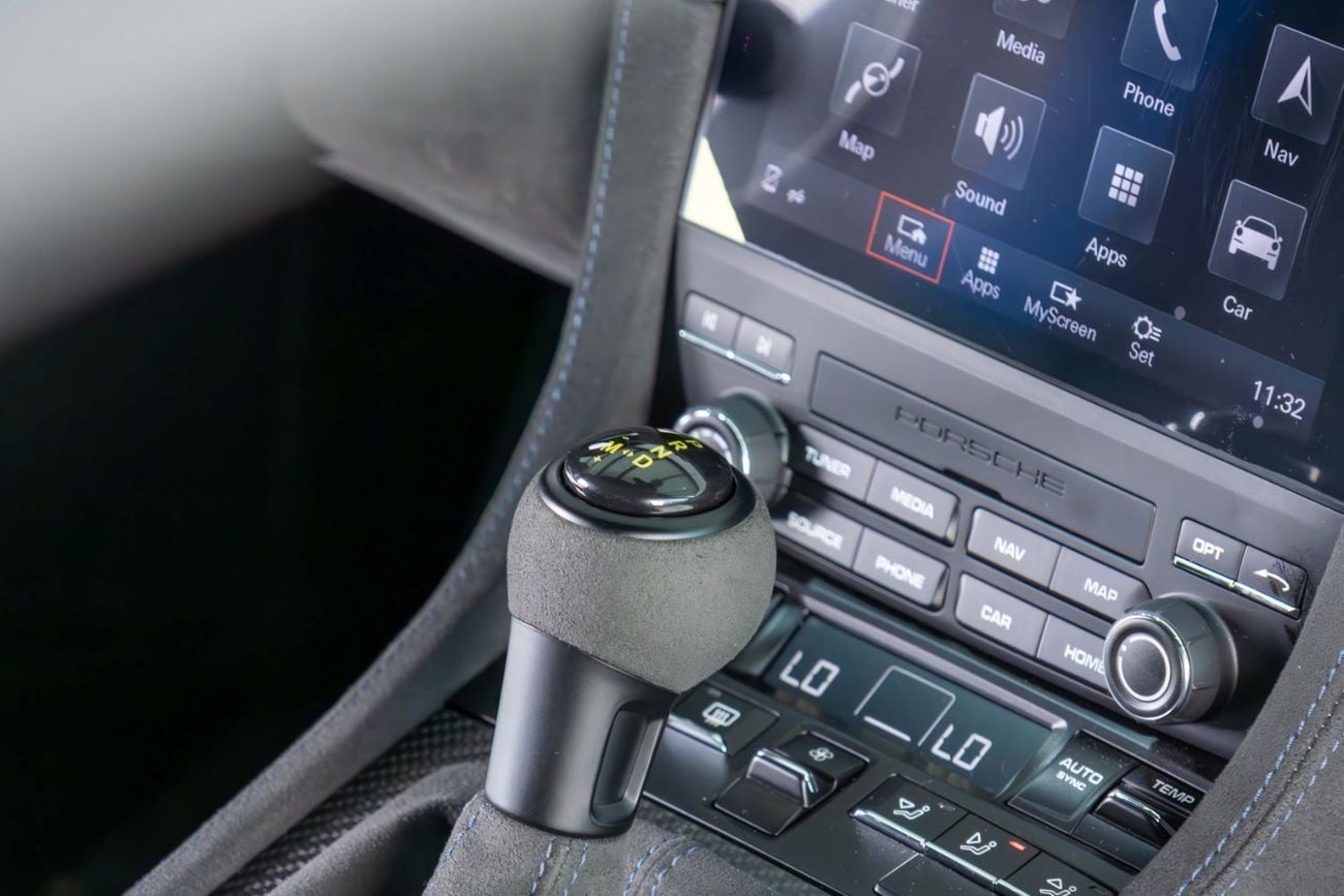 Porsche 718 Cayman GT4 RS 4.0L (493 HP) A/T Brand New-GCC-Weissach Package-Porsche warranty Until 04/2028