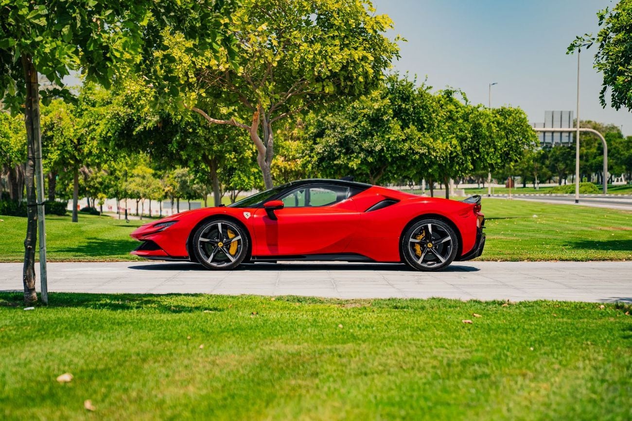 فيراري SF90 ستراديل STRADALE Clean title Low mileage 2key no accident no paint under warranty and service contract from agency Fu