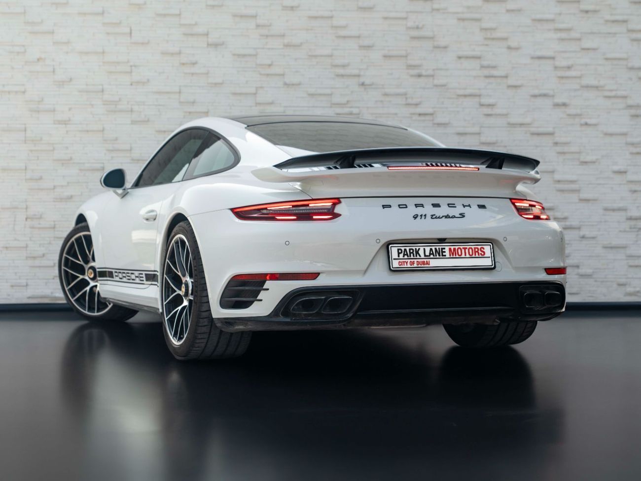 Porsche 911 Turbo S 3.8L (530 HP) Coupe